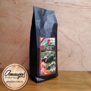 Café San Francisco Vargas. Gargoa, Boyacá, Colombia. AMASIJOS del Valle de Tenza. Salón de onces típicas en Tunja